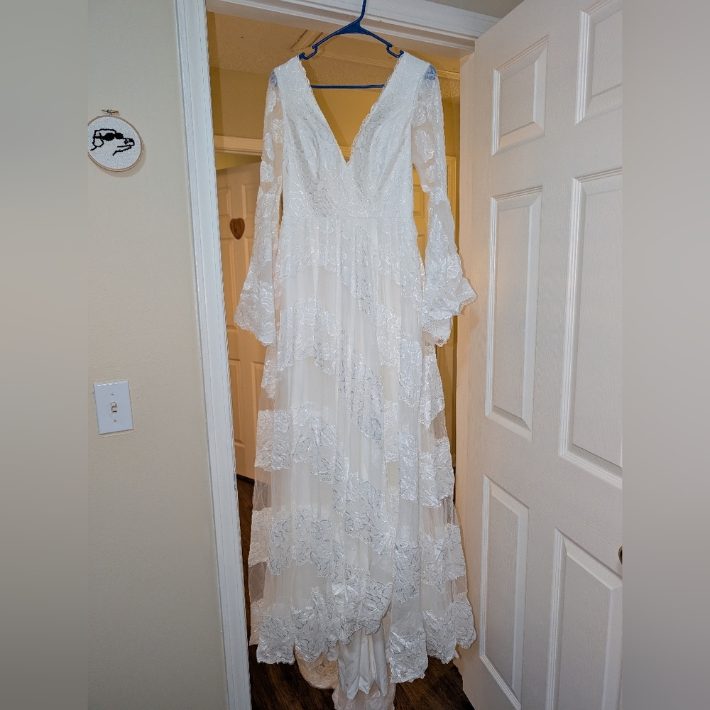 Floral Long Sleeve Wedding Dress With Corset Back Size 8